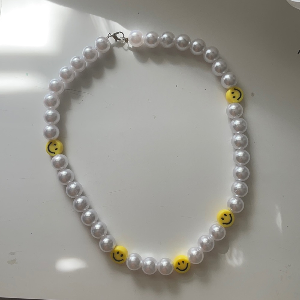 Y2K pearl smiley face beaded necklace